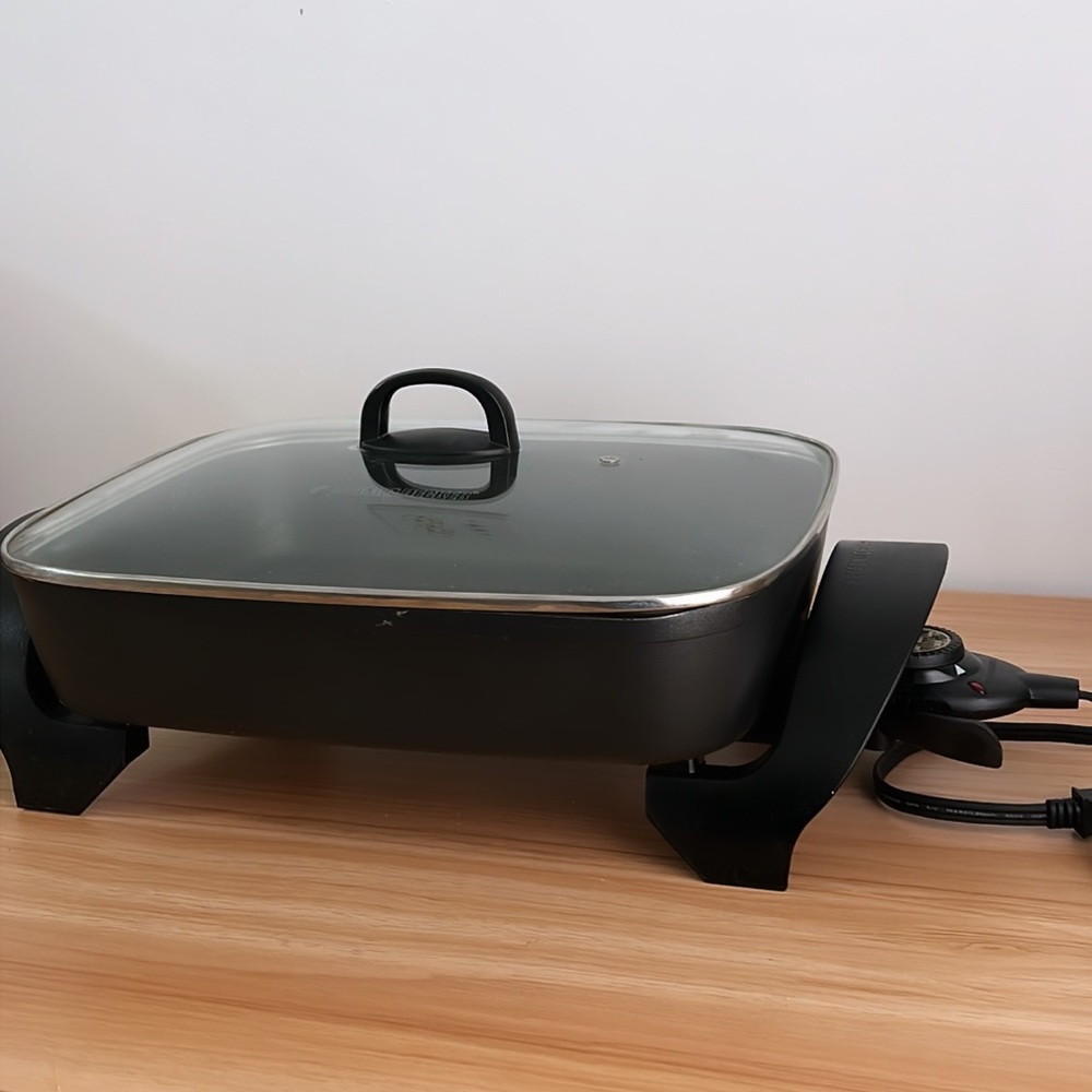BLACK+DECKER Electric Skillet, 12”x15”, Deep Dish, Nonstick Surface